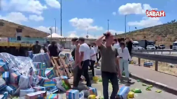 Skandal görüntüler! İşgalci İsrailliler, Filistin'e gönderilen yardım malzemelerini parçaladı | Video