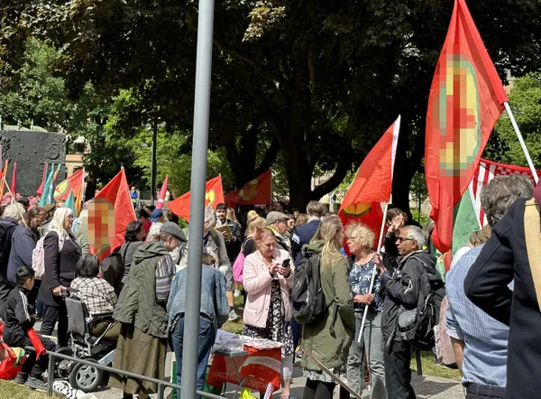 İsveç'te PKK sempatizanlarından polis eşliğinde yeni provokasyon - Resim : 2