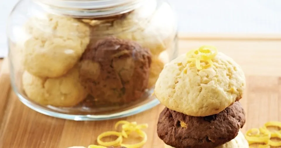 Beyaz ve Bitter Çikolatalı Kurabiye Tarifi Tarifi Bisküviler ve