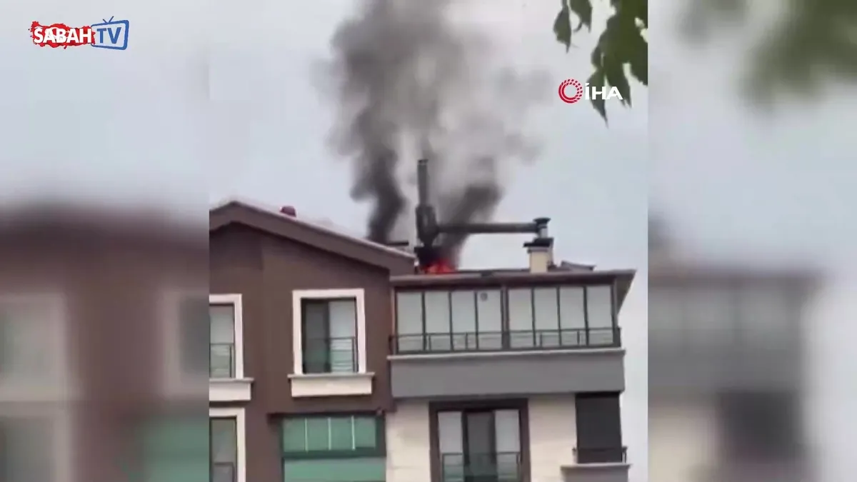 Mamak’ta apartman çatısı yangını kameraya yansıdı | Video videosunu izle Mamak’ta apartman çatısı yangını kameraya yansıdı | Video videosunu izle
