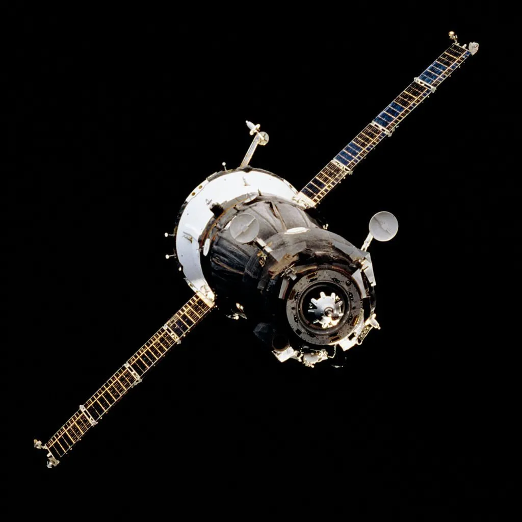 Soyuz TM-23, dünyaya geri döndü.