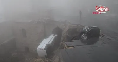 Mardin’de yol çöktü; park halindeki araçlar tarihi evin avlusuna düştü | Video
