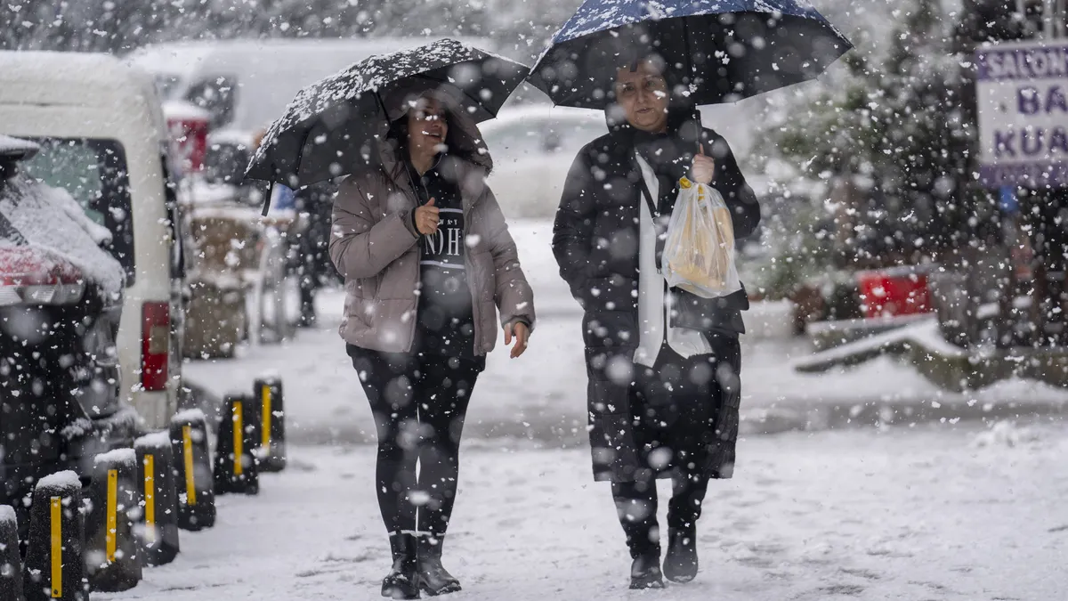 SON DAKİKA… Meteoroloji’den İstanbul için fırtına ve kar uyarısı! Tarih verildi: Sıcaklıklar 10 derece birden düşecek SON DAKİKA… Meteoroloji’den İstanbul için fırtına ve kar uyarısı! Tarih verildi: Sıcaklıklar 10 derece birden düşecek
