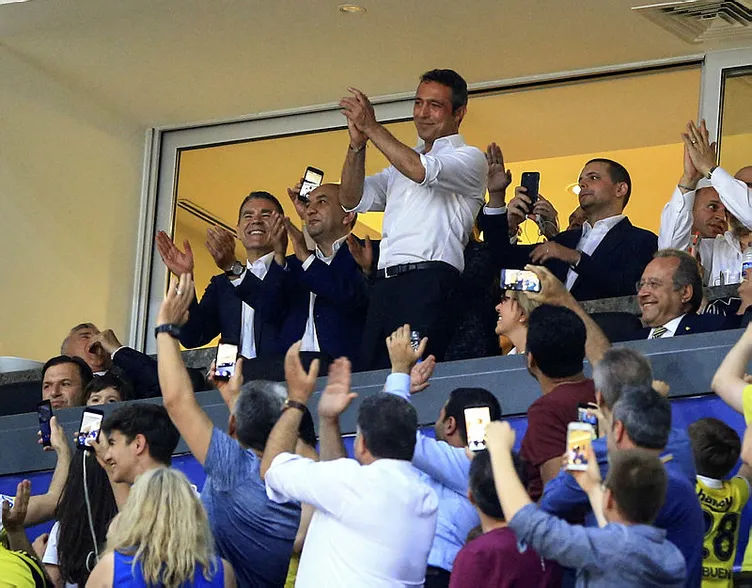 Fenerbahçe'de ilk neşter vuruldu! 3 isimle yollar ayrıldı...