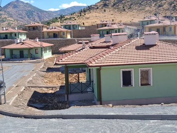 palu-baltasi-koyunde-36-deprem-konutu-hak-sahiplerine-teslim-edildi-1790256661318.jpg