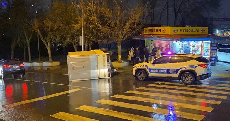 Bayrampaşa’da kamyonet devrildi: 3 yaralı