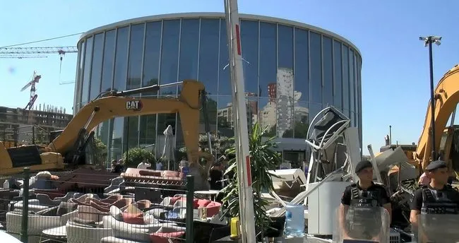 Zeytinburnu’nda İBB’nin yıkım işleminde gerginlik Zeytinburnu’nda İBB’nin yıkım işleminde gerginlik