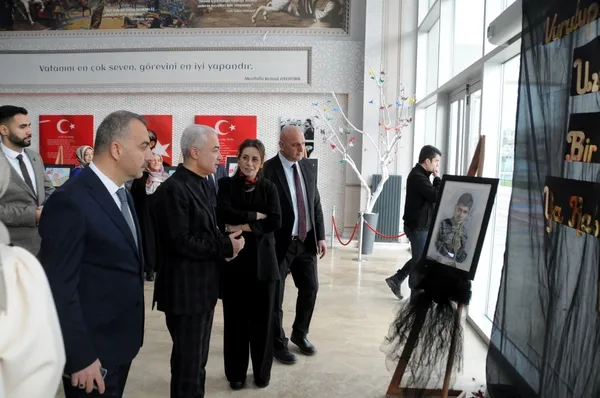 ibb-sehit-polis-mustafa-erdogan-ortaokulunda-canakkale-sehitleri-anildi-sehit-adina-kutuphane-acildi-1711025231822.jpg