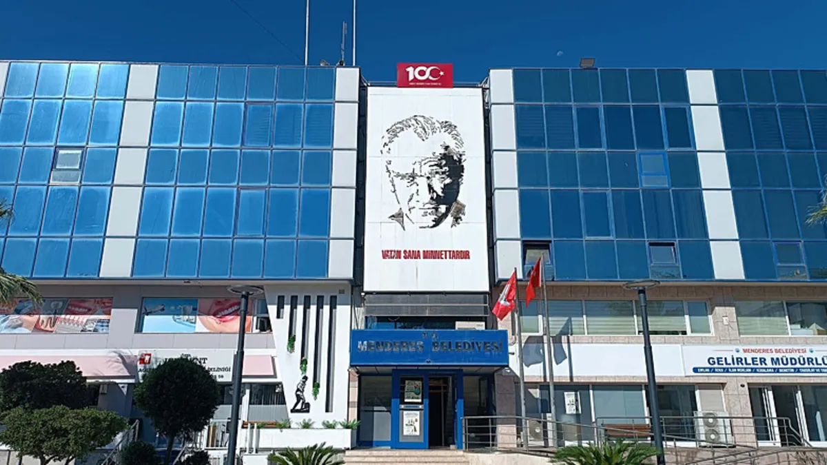 Son Dakika | Menderes Belediyesi'ne soruşturmada yeni gelişme: Avukat Elifnur Gürcü gözaltına alındı! Kuruçaylar suç örgütü detayı haber görseli