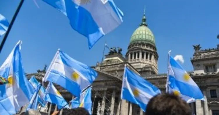 Arjantin’de halk hükümete destek olmak için sokağa döküldü