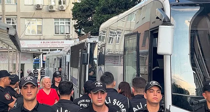chpli-izmit-belediyesine-yolsuzluk-sorusturmasinda-sok-detaylar-altinli-rusvet-carki-ortaya-cikti-1784896615080.jpg Son dakika | CHP'li İzmit Belediyesi'ne yolsuzluk soruşturmasında şok detaylar! Altınlı rüşvet çarkı ortaya çıktı