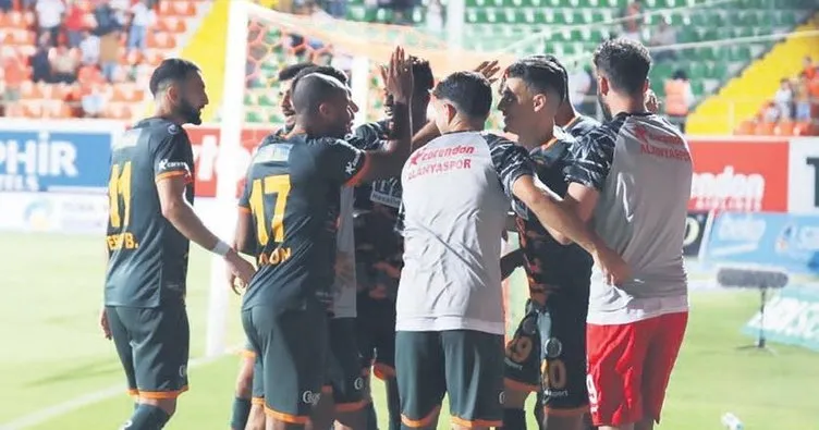 Alanyaspor kılıdı kırdı