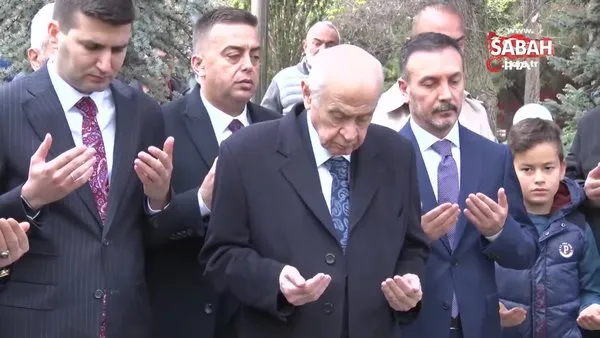 MHP lideri Devlet Bahçeli, Alparslan Türkeş’in kabrini ziyaret etti | Video