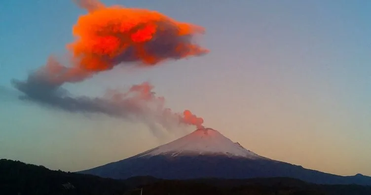 Meksika’da yanardağ lav püskürmeye başladı