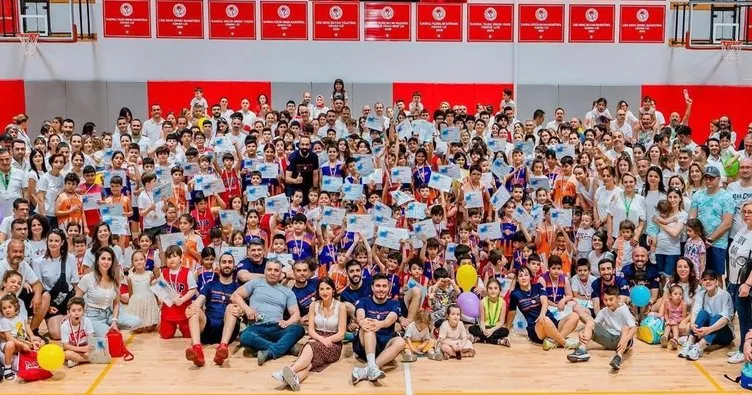 Adana’daki gençlerin sertifika heyecanı