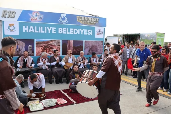 sanliurfanin-cig-koftesi-ve-turkuleri-teknofestte-teknolojiyle-bulustu-1790784575179.jpg
