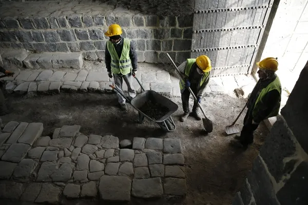 yenikapida-1700-yillik-tas-dosemeleri-ortaya-cikarildi-1673692819408.jpg