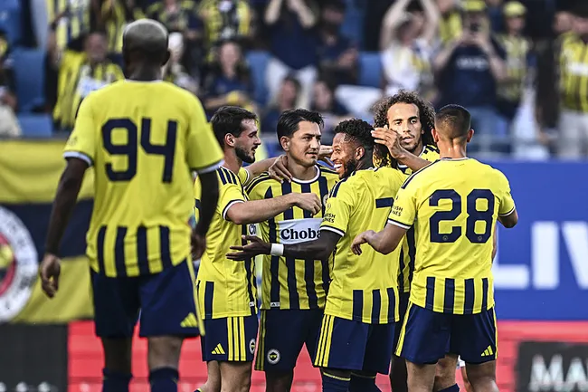 fenerbahce-pogon-szczecin-maci-sari-lacivertlilerden-4-gollu-prova-1783798099890.jpg