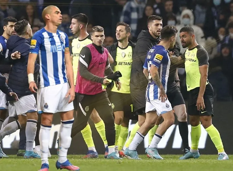 Son dakika: Porto-Sporting maçında şok kavga! 4 gol atıldı, 5 kırmızı kart çıktı