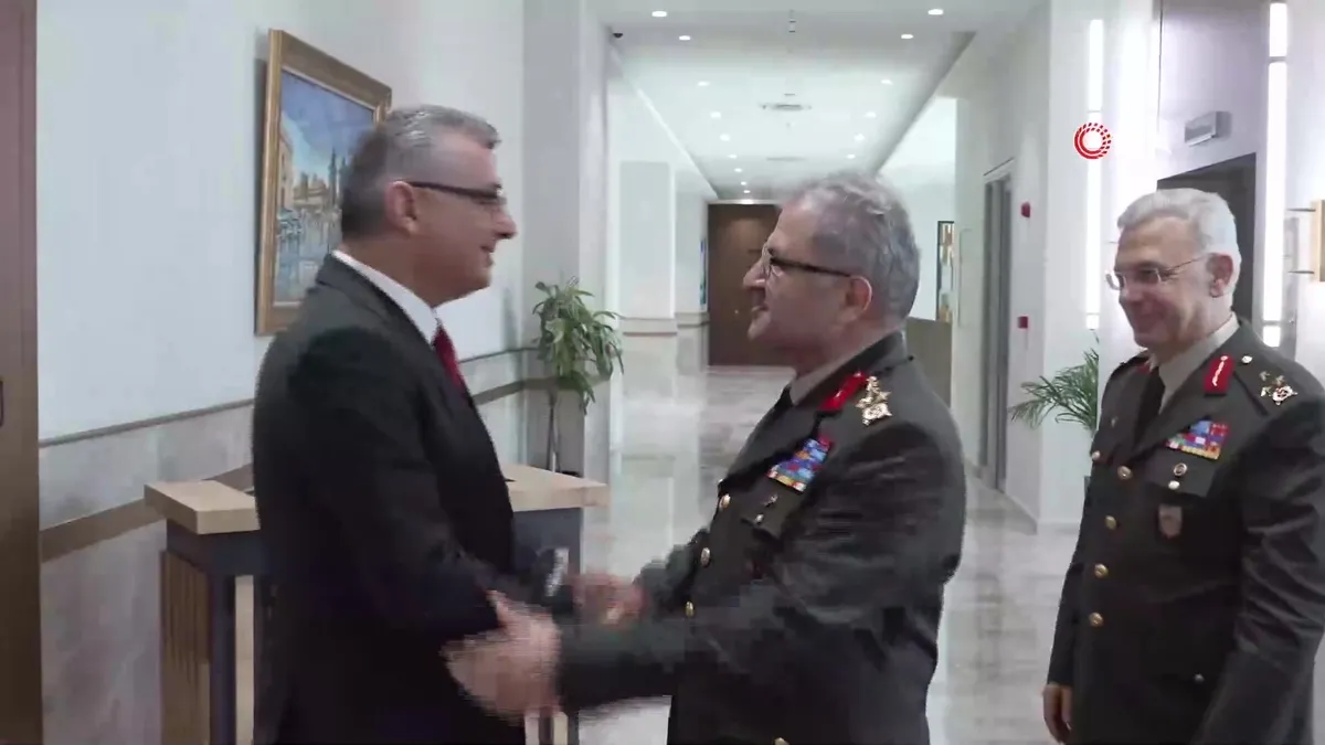 KKTC Cumhurbaşkanı Erhürman, Kara Kuvvetleri Komutanı Orgeneral Tokel ile görüştü videosunu izle KKTC Cumhurbaşkanı Erhürman, Kara Kuvvetleri Komutanı Orgeneral Tokel ile görüştü videosunu izle