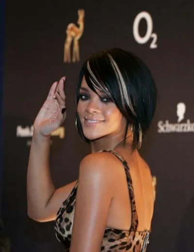 Dünden bugüne Rihanna’nın saç modası
