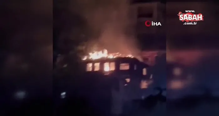 İzmit’te 2 katlı metruk ev alev alev yandı | Video