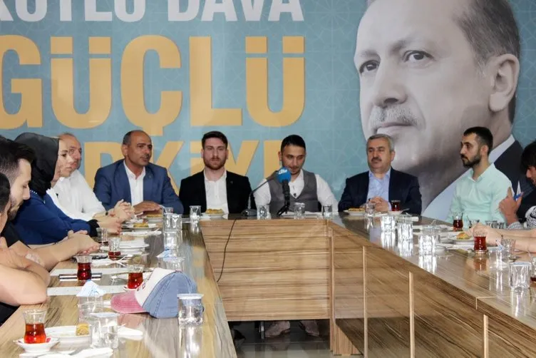 Akşener, Kocaeli mitinginde şok yaşadı 40 partilisi istifa edip AK Parti’ye geçti