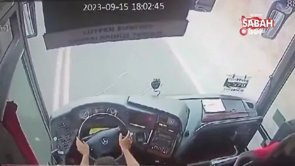 Antalya’da yolcu otobüsü ile otomobil kafa kafaya çarpıştı: 1 ölü, 5 yaralı | Video