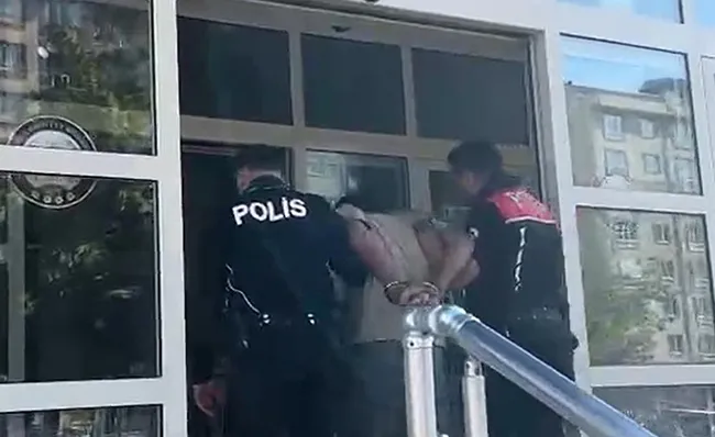 interpol-kirmizi-bultenle-ariyordu-sahte-kimlikle-yakalandi-1782064421376.jpeg