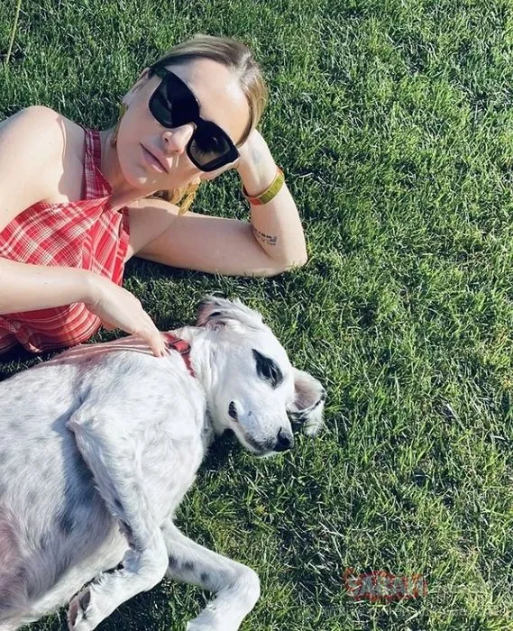 Şarkıcı Hadise ile Kaan Yıldırım'dan aşk dolu pazar paylaşımı! Hadise ile sevgilisi Kaan Yıldırım sarmaş dolaş!