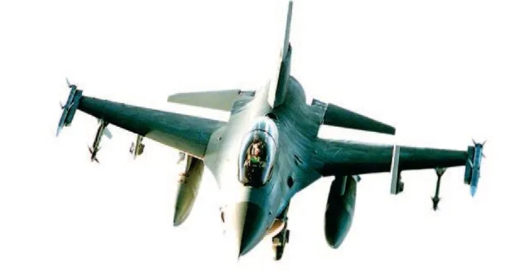 Savaş pilotu koltuğu doldu