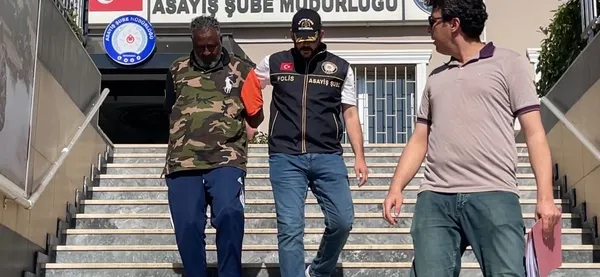irakli-turistin-cantasini-calan-hirsiz-yurtdisina-kacarken-yakalandi-1780900857289.jpg