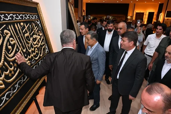 yer-aksaray-islam-dunyasinin-en-kiymetli-emanetleri-ziyaretcilerine-acildi-sergiye-yogun-ilgi-1783758352555.jpeg