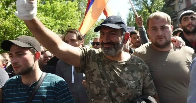 Ermenistan’da ’Kadife Devrim’ kazandı!