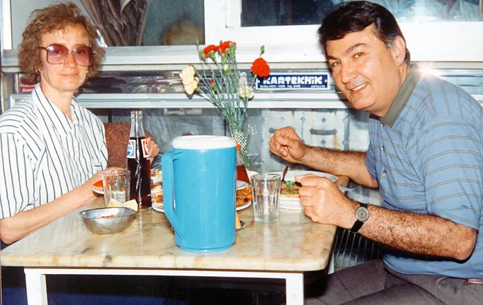eski-chp-genel-baskani-deniz-baykalin-esi-olcay-baykal-baskentte-son-yolculuguna-ugurlandi-1784290665244.jpg