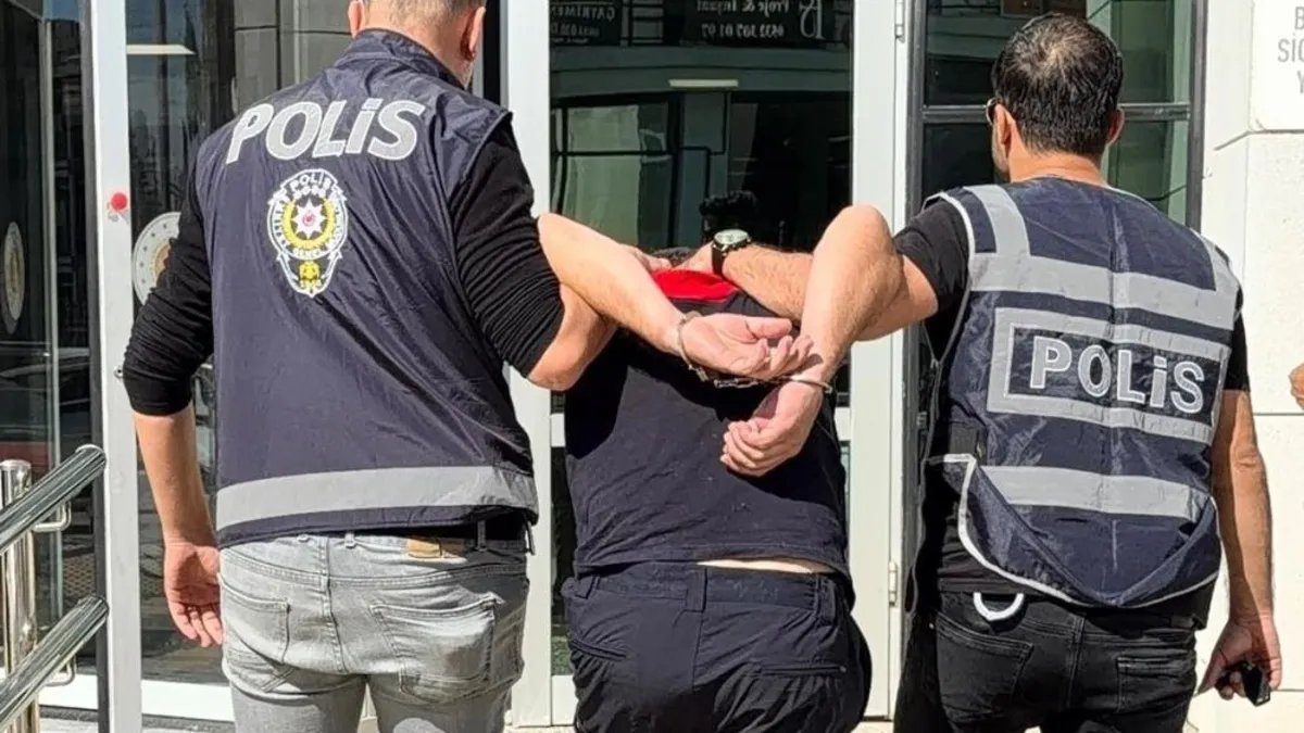 SON DAKİKA… İtfaiyeciden kan donduran intikam! Eski sevgilisinin evini benzin dökerek yaktı: Genç kadın yaşam savaşı veriyor!