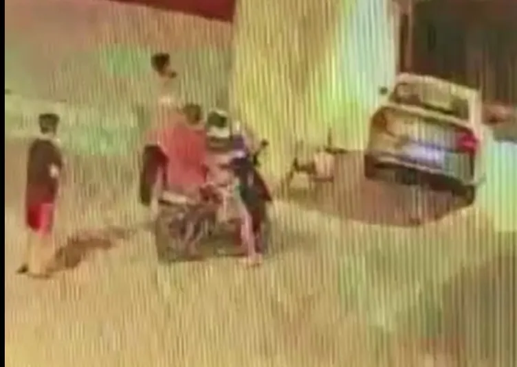 Adana’da akıllara durgunluk veren olay: EYP ile saldırdı başına isabet etti!