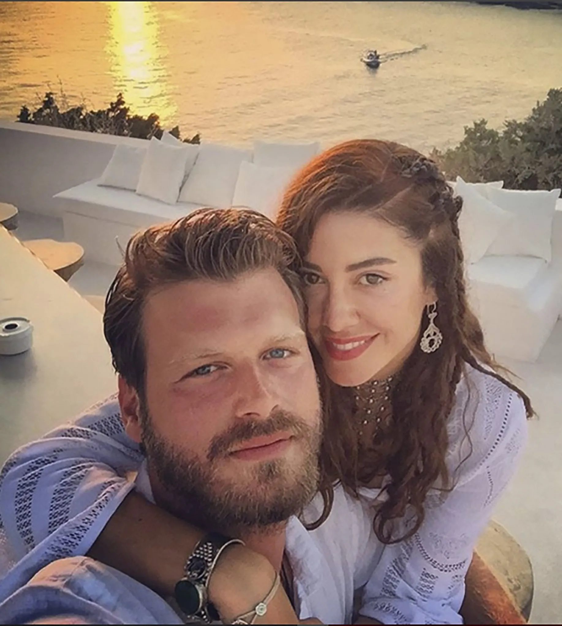 Kivanc Tatlitug A Poz Veren Basak Dizer Yine Guzelligiyle Hayran Birakti Basak Dizer In Yaza Veda Pozunu Galeri Magazin