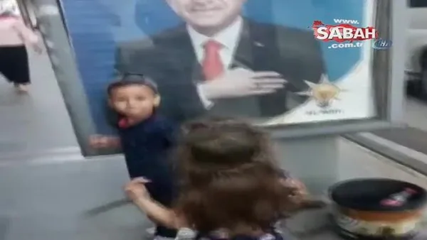 Cumhurbaşkanı Erdoğan'ın afişini gören çocuk 