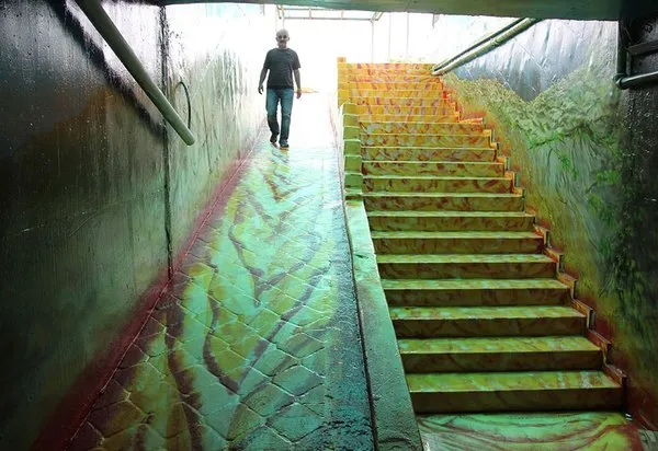 Alt geçit daha çok kullanılsın diye sanat galerisi yapıldı