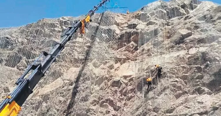 Dağlar çelik ağlarla örülüyor