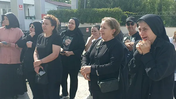 yasin-sokak-ortasinda-bicaklanarak-katledilmisti-caninin-savunmasi-pes-dedirtti-elektrikler-kesilince-1782219444236.jpg