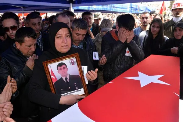 Afrin şehidi Uzman Çavuş'u Kahramanmaraş'ta 10 bin kişi uğurladı