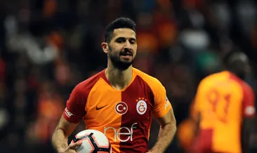 Emre Akbaba'nın forması Galatasaray yedek kulübesinde