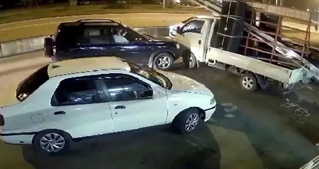 Bartın’da fıkra gibi olay! Acemi sürüce aynı araca iki kez çarptı Bartın’da fıkra gibi olay! Acemi sürüce aynı araca iki kez çarptı