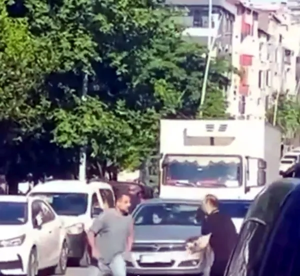 sultangazide-trafik-kazasi-sonrasi-cikan-kavgada-1-kisi-oldu-1780602300058.jpg