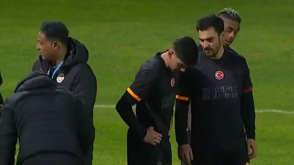 Galatasaray’da sakatlık, oyuna devam edemedi Galatasaray’da sakatlık, oyuna devam edemedi