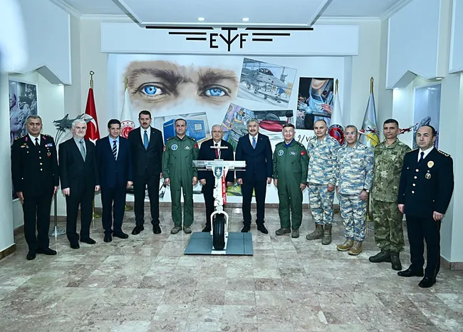 milli-savunma-bakani-guler-havacilik-savunma-sanayimiz-ulkemizin-yuz-aki-haline-gelmistir-1792860814686.jpeg Milli Savunma Bakanı Güler: “Havacılık savunma sanayimiz ülkemizin yüz akı haline gelmiştir”