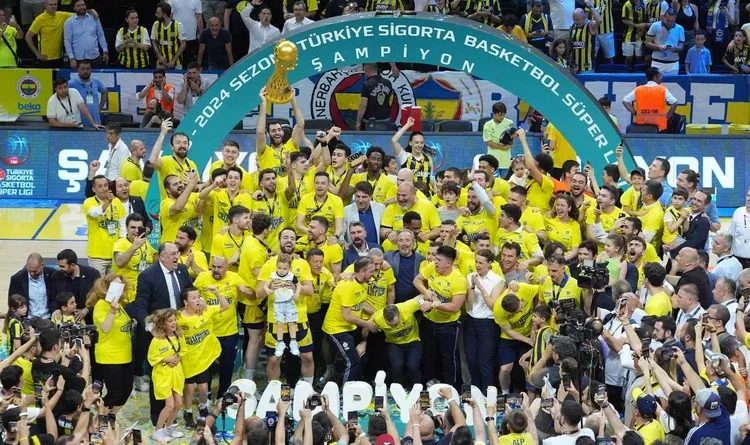sarunas-jasikevicius-ilk-sezonunda-duble-yapti-1718267560359.jpeg