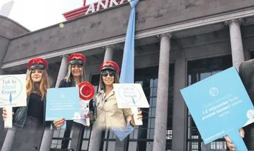 Ankara Garı’na dev mavi kravat